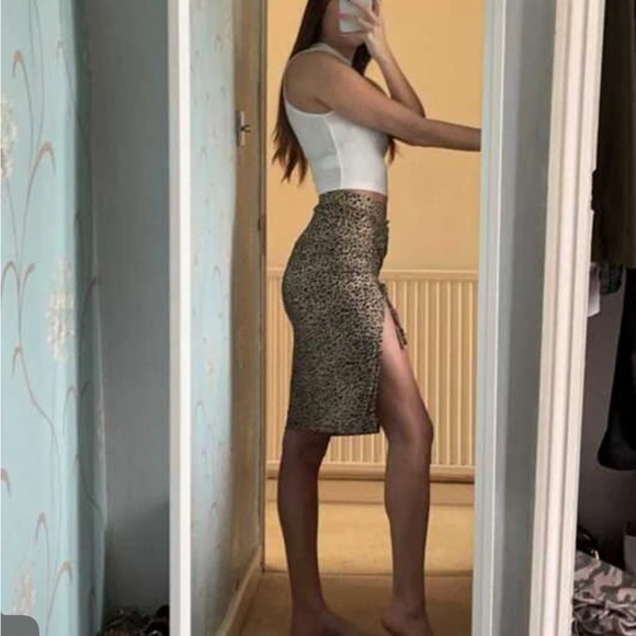 Drawstring Ruched Split Thigh Leopard Skirt - Picture 3 of 4